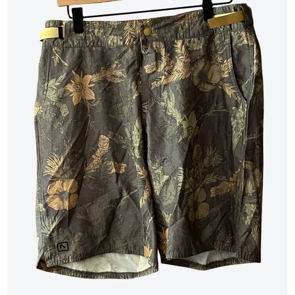 Flylow Men's Medium Adjustable Waist Hook & Loop Gray Gold Floral Shorts 30" x 9